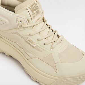 Vans MTE Crosspath Mid Cream Sneakers New Women’s 6 All Terrain Water Resistant